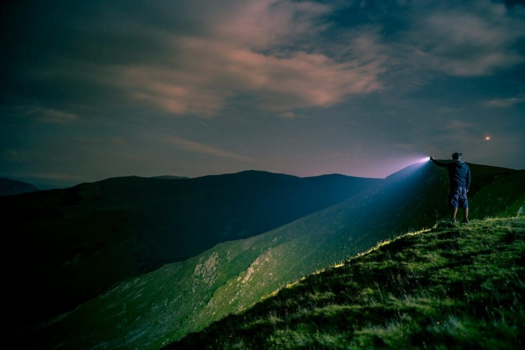 Searching with Flashlight in Mountains